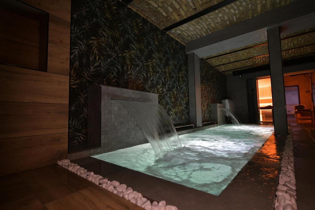 Royal Wellness And Spa Ruma Bagian luar foto