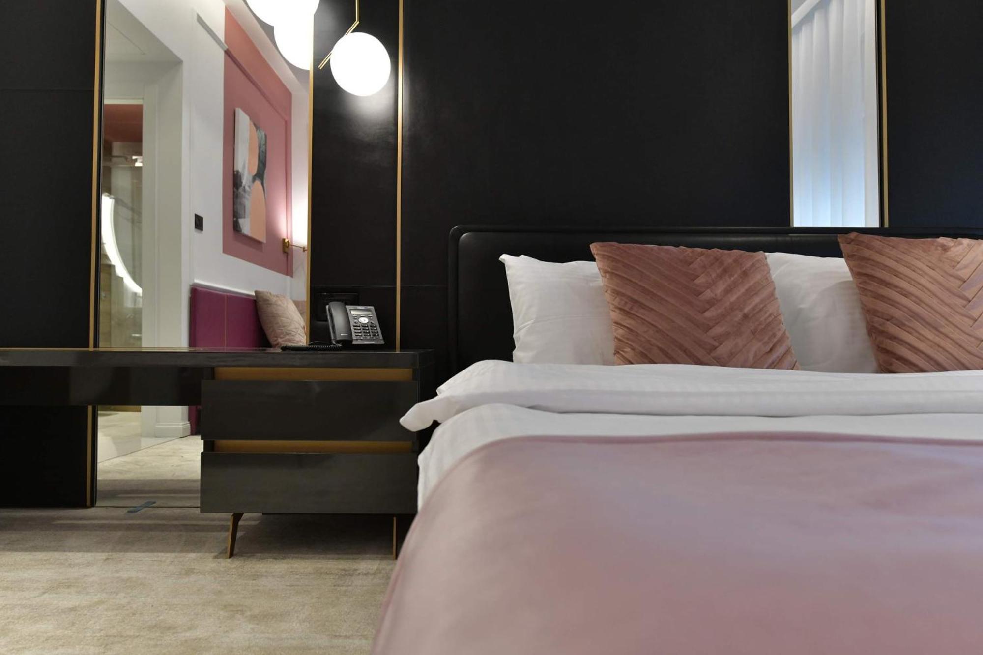 Royal Wellness And Spa Ruma Bagian luar foto