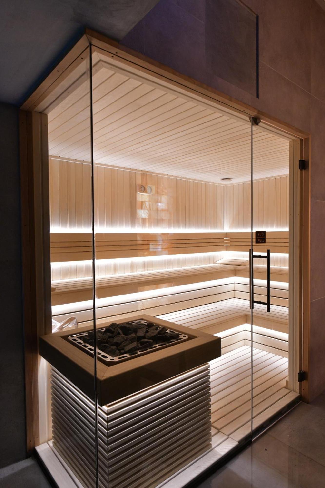 Royal Wellness And Spa Ruma Bagian luar foto